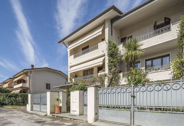 La Bouganville, Forte Dei Marmi, Private Garden, Wifi: Autumn, Main Entrance, Spring, Summer