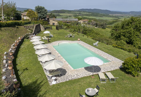 Podere Marcigliana - Radicondoli - Siena, Toscana: Autunno, Estate, Piscina, Primavera