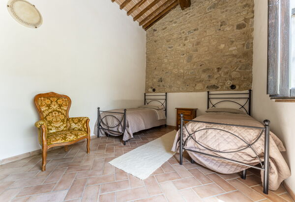 Podere Marcigliana - Radicondoli - Siena, Toscana: Autunno, Camera da letto, Inverno, Primavera