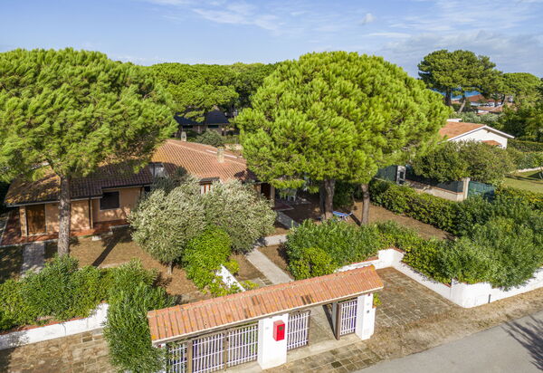 Giannella Apartment - Orbetello, Toscana: Autumn, Building Exterior, Spring, Summer