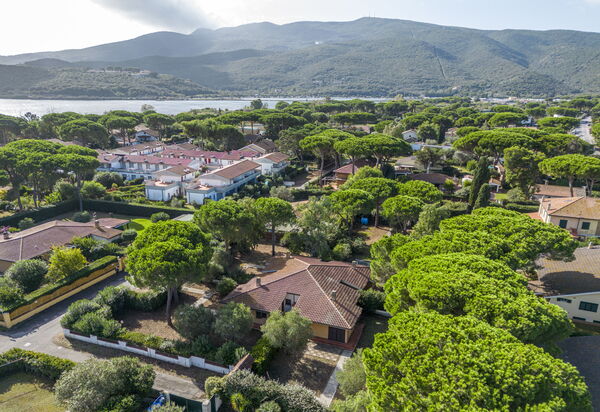 Giannella Apartment - Orbetello, Toscana: Autumn, Building Exterior, Spring, Summer