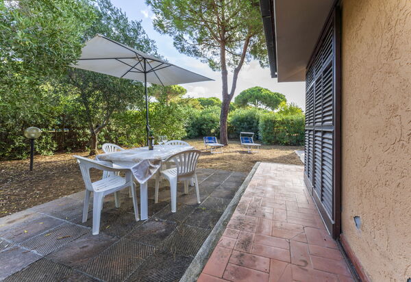 Giannella Apartment - Orbetello, Toscana: Autumn, Garden, Spring, Summer