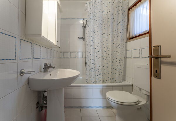 Giannella Apartment - Orbetello, Toscana: Autumn, Bathroom, Spring, Summer