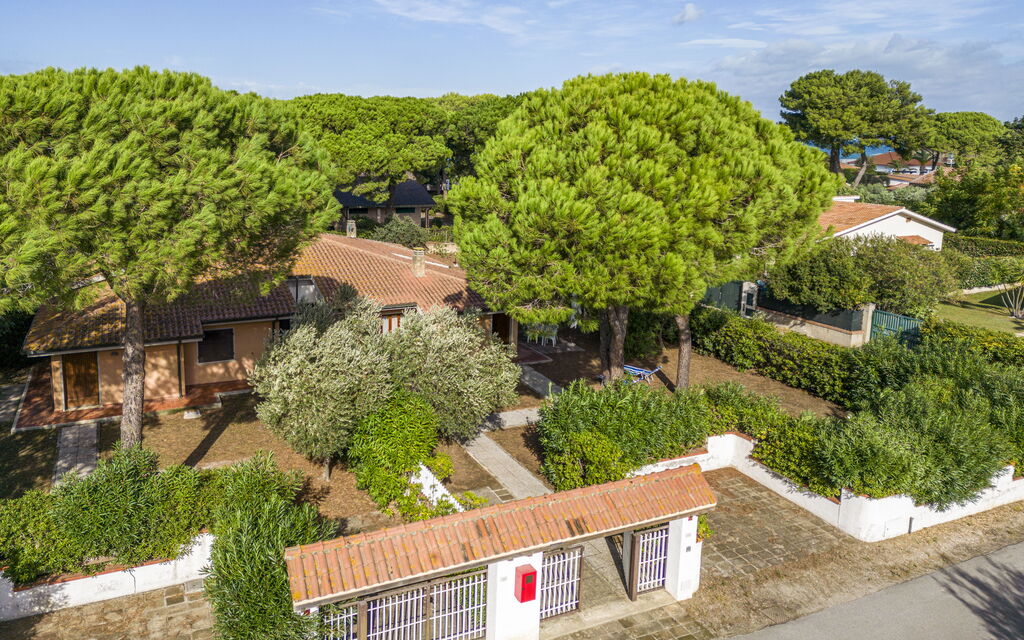 Giannella Apartment - Orbetello, Toscana: Autumn, Building Exterior, Spring, Summer