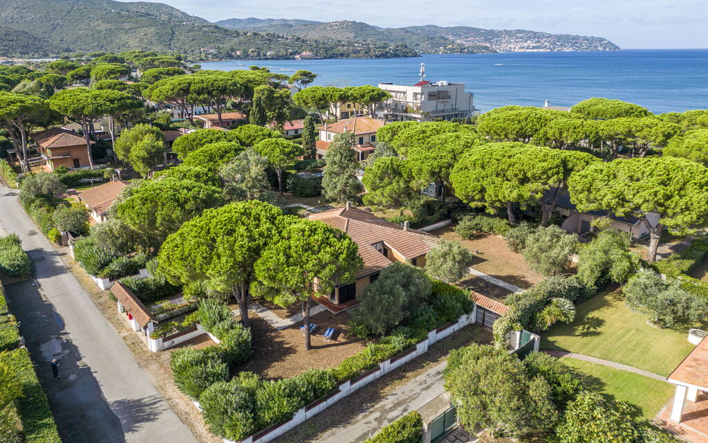 Giannella Apartment - Orbetello, Toscana: Autumn, Building Exterior, Spring, Summer