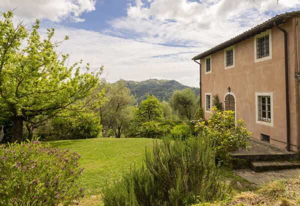 La Casa Dei Limoni, Camaiore, Pet Friendly, Wifi: Autumn, Main Entrance, Spring, Summer