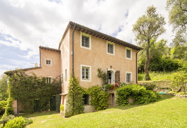 La Casa Dei Limoni, Camaiore, Pet Friendly, Wifi: Autumn, Main Entrance, Spring, Summer