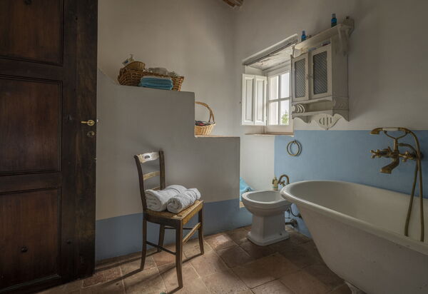 La Casa Dei Limoni, Camaiore, Pet Friendly, Wifi: Autumn, Bathroom, Spring, Summer