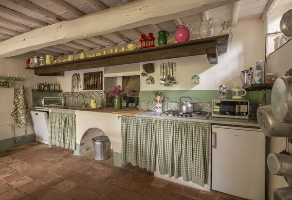 La Casa Dei Limoni, Camaiore, Pet Friendly, Wifi: Autumn, Kitchen, Spring, Summer