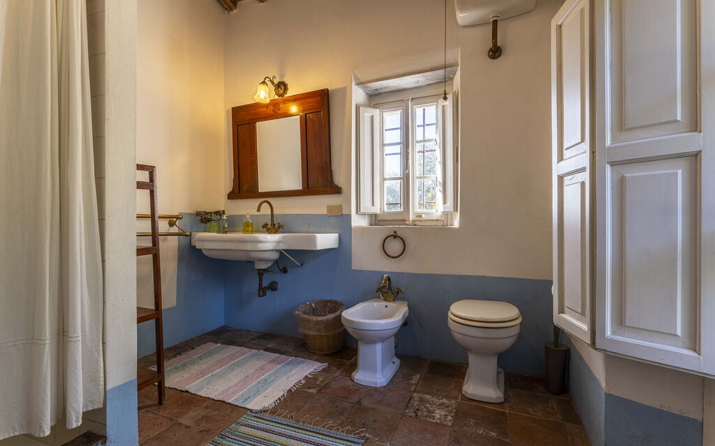 La Casa Dei Limoni, Camaiore, Pet Friendly, Wifi: Autumn, Bathroom, Spring, Summer