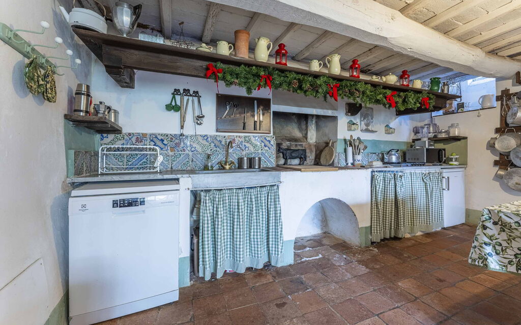 La Casa Dei Limoni, Camaiore, Pet Friendly, Wifi: Autumn, Kitchen, Spring, Summer