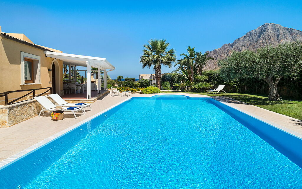 Villa Cornino - Custonaci, Sicilia: Autunno, Estate, Esterni, Piscina, Primavera