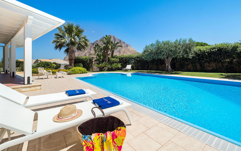 Villa Cornino - Custonaci, Sicilia: Autunno, Estate, Esterni, Piscina, Primavera