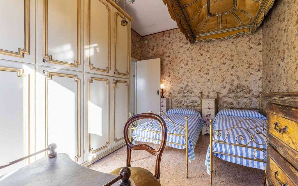 Casa Vacanza Mais - Camaiore, Toscana: Autumn, Bedroom, Spring, Summer