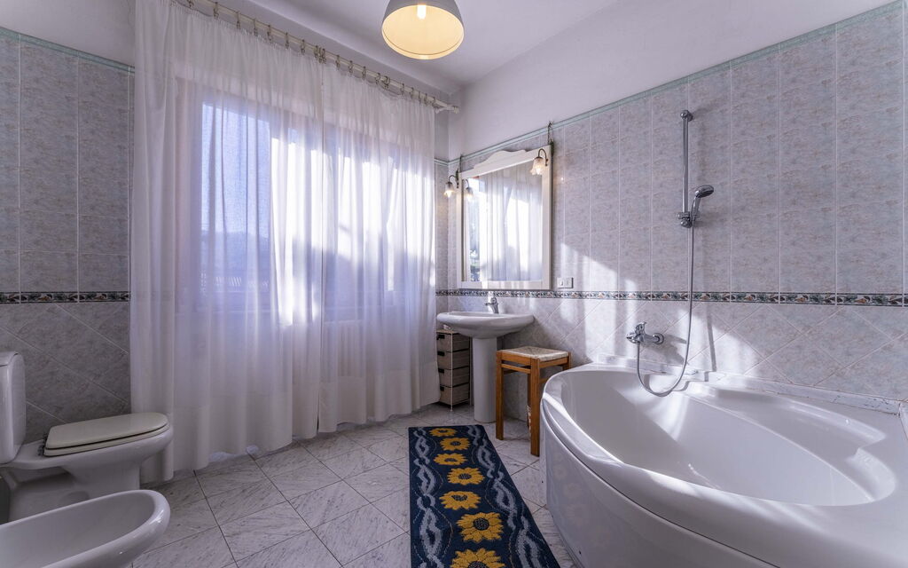Casa Vacanza Mais - Camaiore, Toscana: Autumn, Bathroom, Spring, Summer
