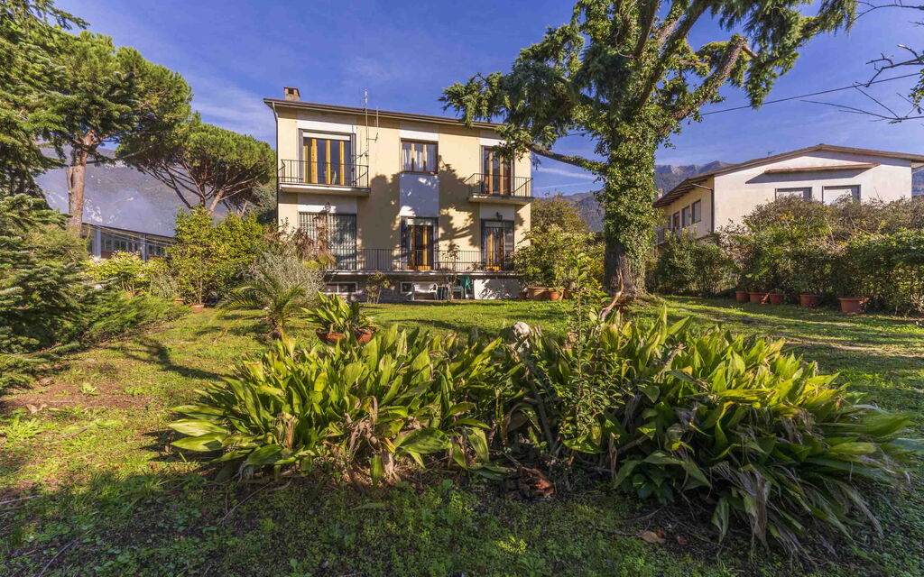 Casa Vacanza Mais - Camaiore, Toscana: Autumn, Building Exterior, Garden, Spring, Summer