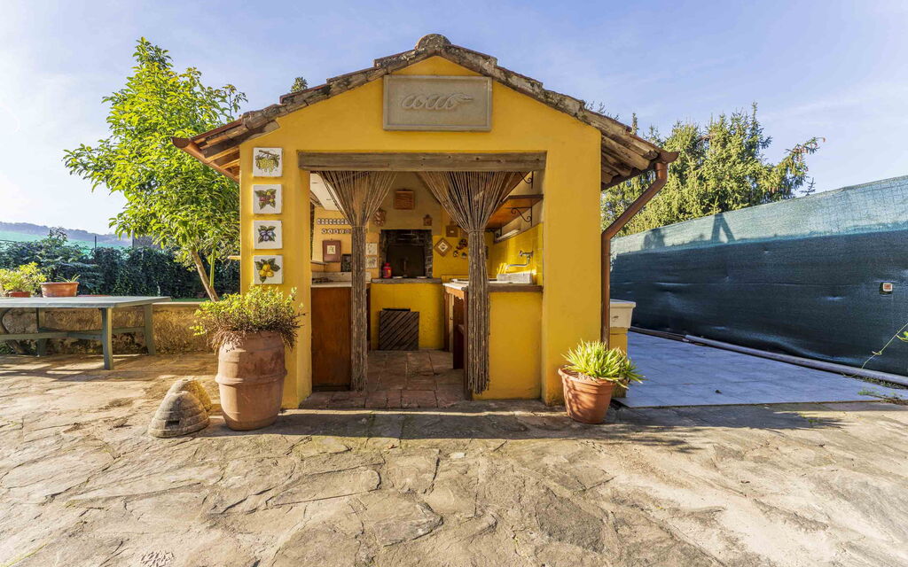 Casale Il Farro - Camaiore, Toscana: Autunno, Estate, Giardino, Primavera