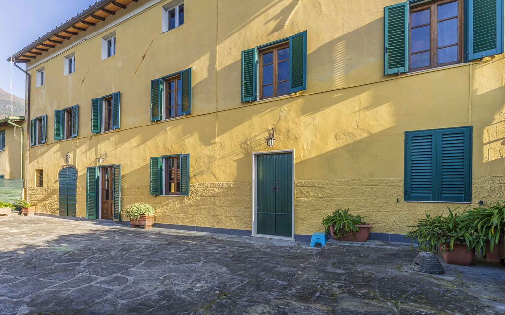 Casale Il Farro - Camaiore, Toscana: Autunno, Entrata Principale, Estate, Primavera