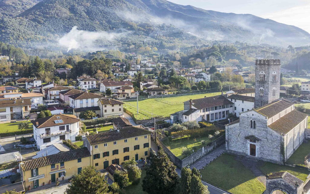 Casale Il Farro - Camaiore, Toscana: Autunno, Estate, Esterni, Primavera