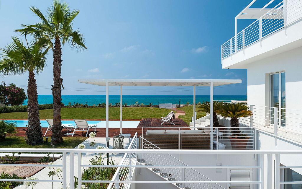 Casa Mareblu - Marina Di Modica, Sicilia: Autumn, Balcony / Terrace / Patio, Building Exterior, Garden, Outdoor, Pool, Scenic View, Spring, Summer