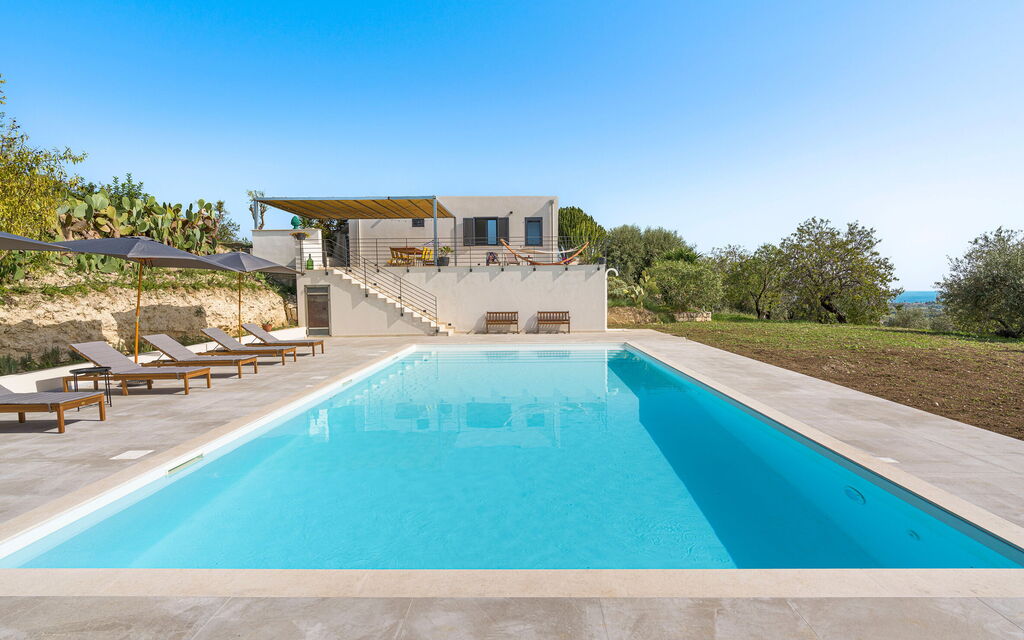 Casa Bianca - Noto, Sicilia: Autumn, Balcony / Terrace / Patio, Building Exterior, Garden, Outdoor, Pool, Spring, Summer