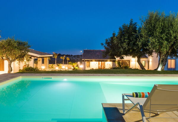 Corte Carrubo - Rosolini, Sicilia: all'aperto, Autunno, Estate, Esterni, Piscina, Primavera