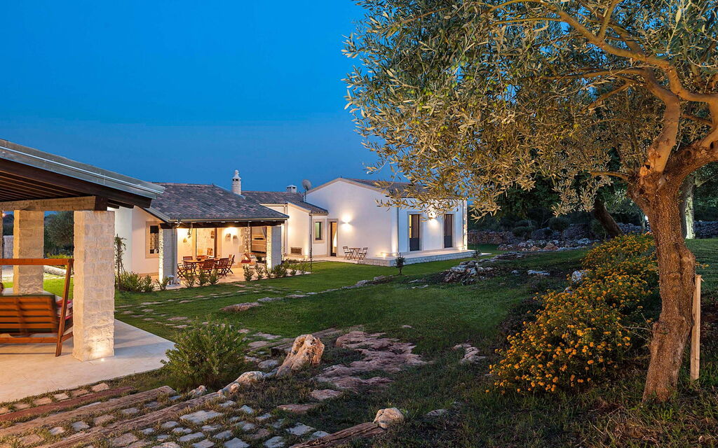 Corte Carrubo - Rosolini, Sicilia: Autumn, Balcony / Terrace / Patio, Building Exterior, Garden, Outdoor, Spring