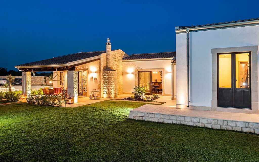 Corte Carrubo - Rosolini, Sicilia: Autumn, Balcony / Terrace / Patio, Building Exterior, Garden, Outdoor, Spring