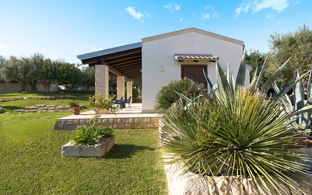 Corte Carrubo - Rosolini, Sicilia: Autumn, Balcony / Terrace / Patio, Building Exterior, Garden, Outdoor, Spring, Summer