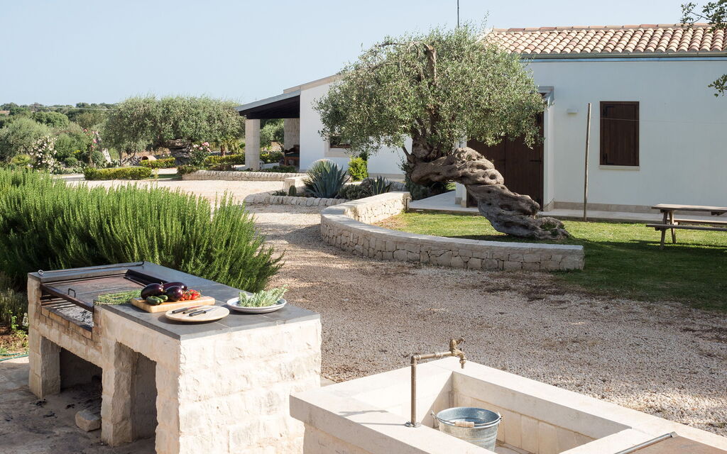 Corte Carrubo - Rosolini, Sicilia: Autumn, Balcony / Terrace / Patio, Building Exterior, Garden, Outdoor, Spring