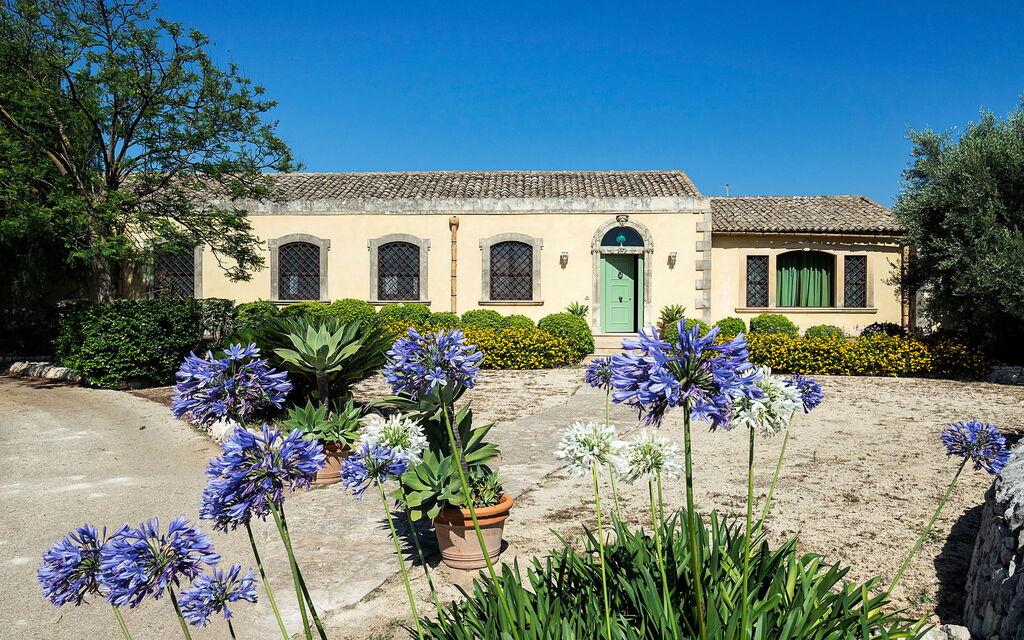 Casa Colore - Siracusa, Sicilia: Autumn, Building Exterior, Garden, Outdoor, Spring, Summer