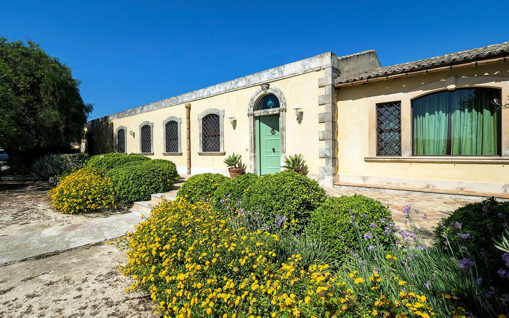 Casa Colore - Siracusa, Sicilia: Autumn, Building Exterior, Garden, Outdoor, Spring, Summer