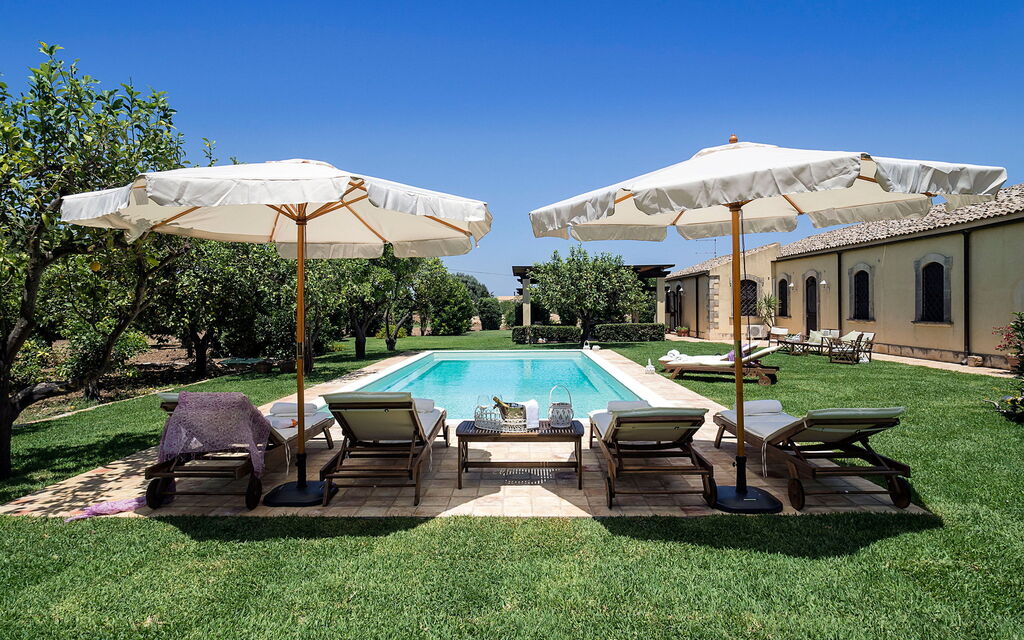 Casa Colore - Siracusa, Sicilia: Autumn, Building Exterior, Garden, Outdoor, Pool, Spring, Summer