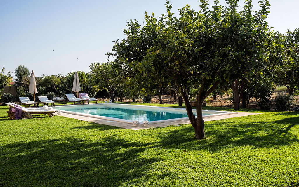 Casa Colore - Siracusa, Sicilia: Autumn, Building Exterior, Garden, Outdoor, Pool, Spring, Summer
