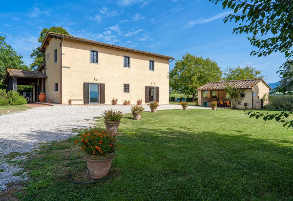 Tenuta Monti: Building Exterior