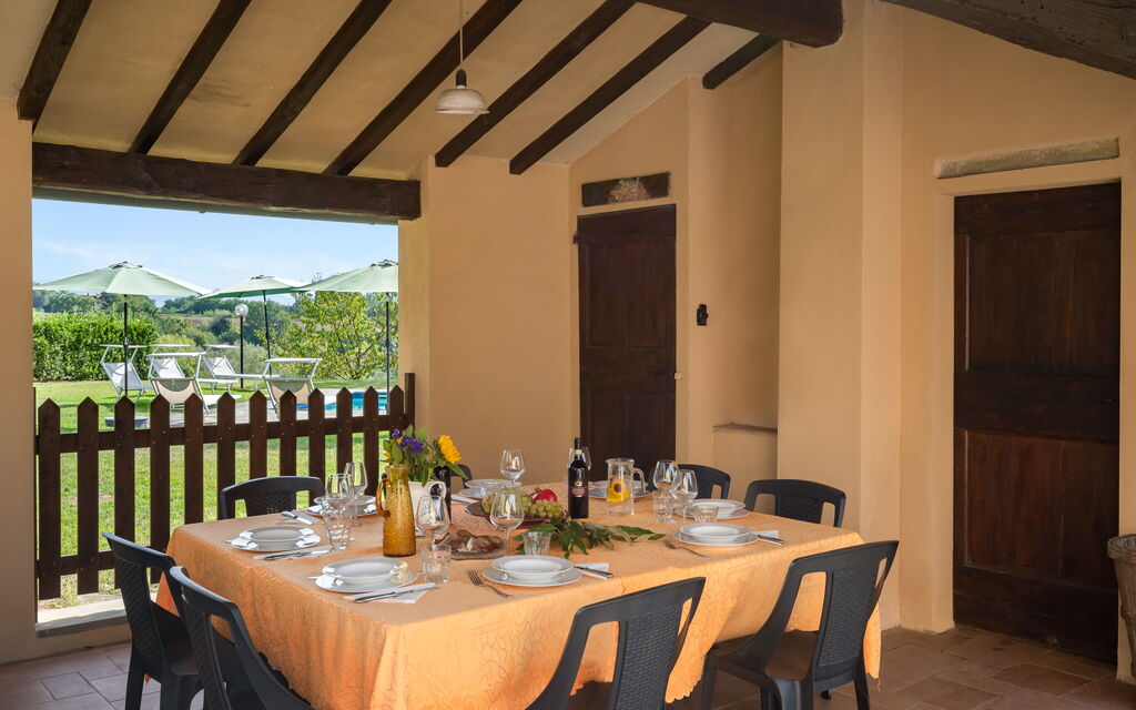 Tenuta Monti: Balcony / Terrace / Patio, Building Exterior