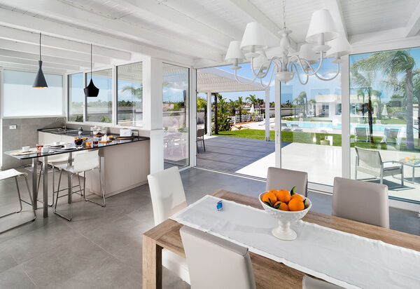 Casa Biancoverde - Marsala, Sicilia: Autunno, Balcone / Terrazza / Patio, Cucina, Estate, Piscina, Primavera, Sala da pranzo