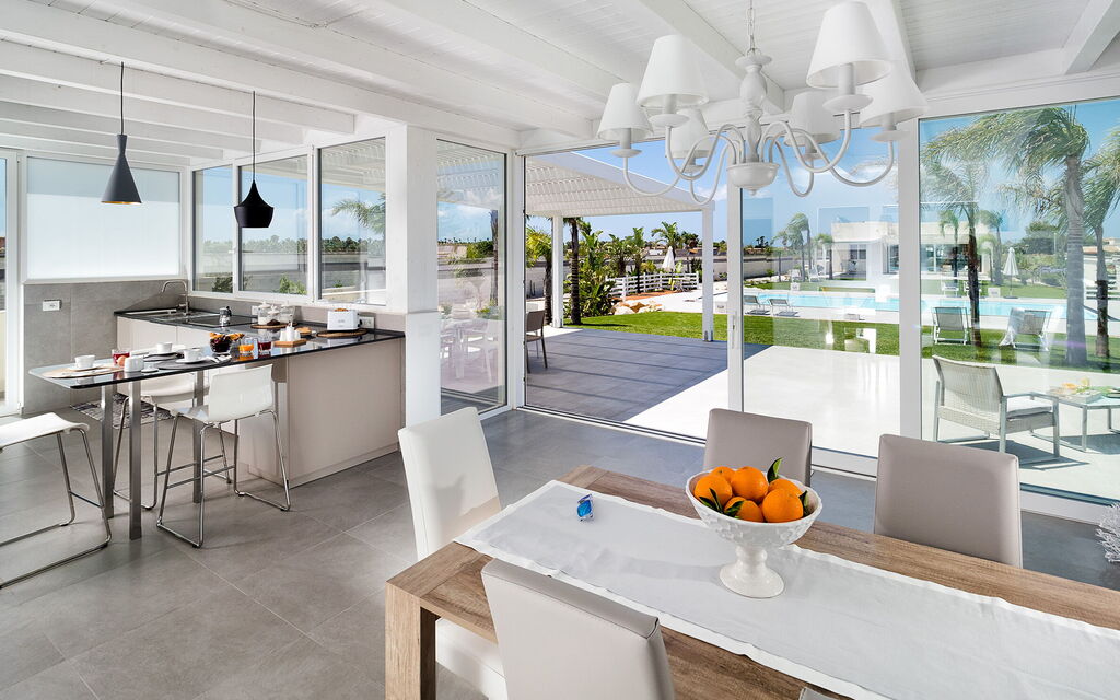 Casa Biancoverde - Marsala, Sicilia: Autunno, Balcone / Terrazza / Patio, Cucina, Estate, Piscina, Primavera, Sala da pranzo