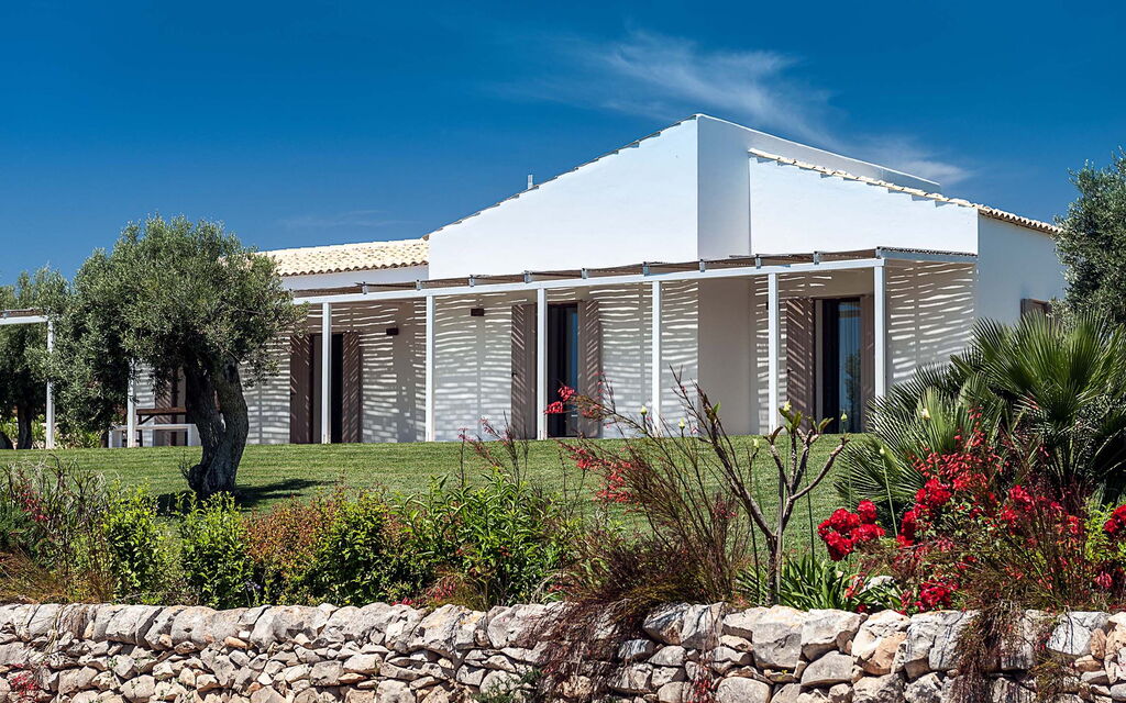 Isolina Verde - Scicli, Sicilia: Autumn, Building Exterior, Garden, Outdoor, Spring, Summer