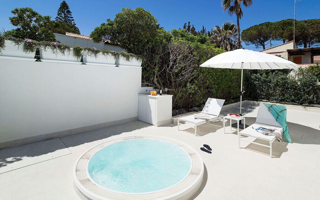 Mariposa - Fontane Bianche, Sicilia: Autumn, Balcony / Terrace / Patio, Building Exterior, Hot Tub, Outdoor, Spring, Summer