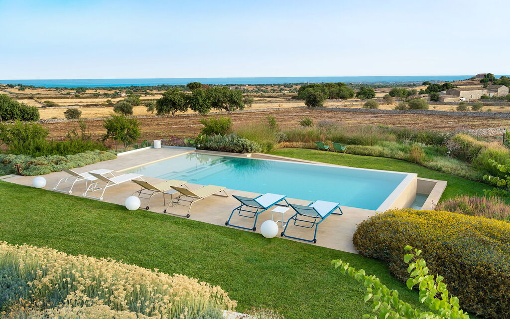Splendida - Modica, Sicilia: Autumn, Balcony / Terrace / Patio, Building Exterior, Garden, Outdoor, Pool, Scenic View, Spring, Summer