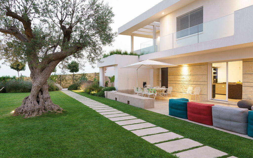 Splendida - Modica, Sicilia: Autumn, Balcony / Terrace / Patio, Building Exterior, Garden, Outdoor, Spring, Summer