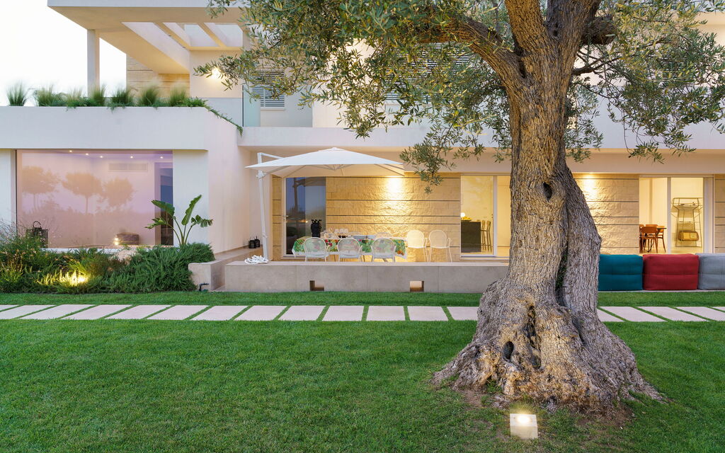 Splendida - Modica, Sicilia: Autumn, Balcony / Terrace / Patio, Building Exterior, Garden, Outdoor, Spring, Summer