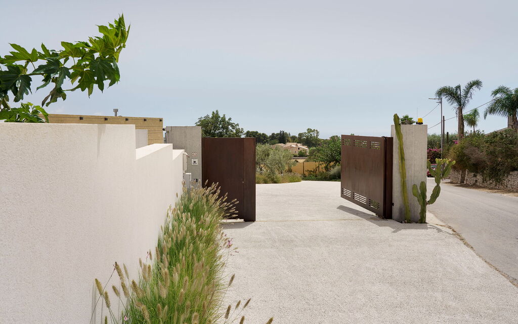 Splendida - Modica, Sicilia: Autumn, Building Exterior, Main Entrance, Outdoor, Spring, Summer