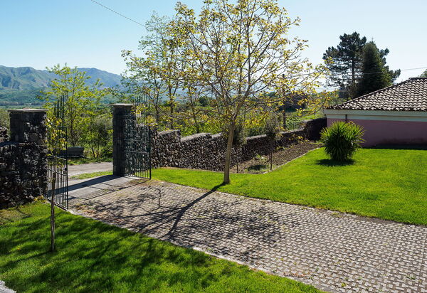 Villa Tranquilla - Randazzo, Sicilia: all'aperto, Autunno, Entrata Principale, Estate, Esterni, Primavera