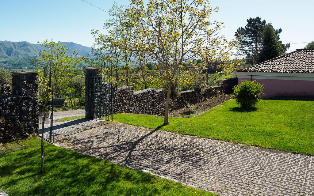 Villa Tranquilla - Randazzo, Sicilia: all'aperto, Autunno, Entrata Principale, Estate, Esterni, Primavera