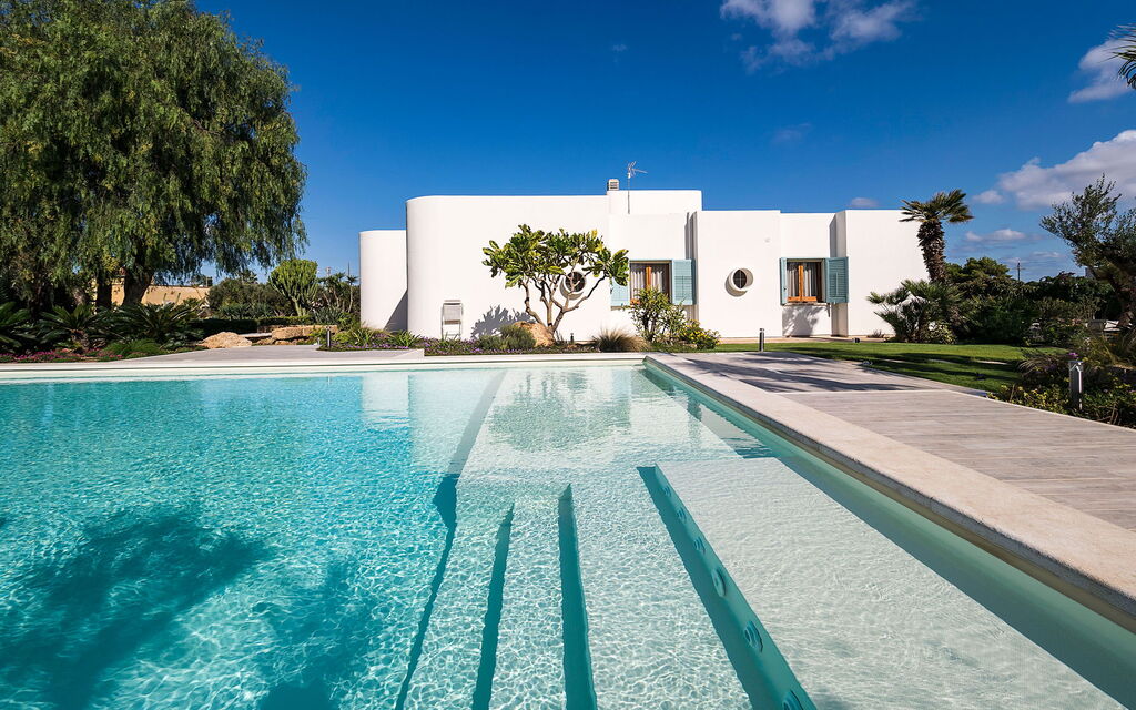 Villa Chiara - Paceco, Sicilia: Autumn, Balcony / Terrace / Patio, Building Exterior, Outdoor, Pool, Spring, Summer