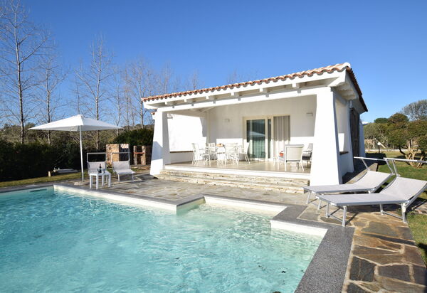 Villa Helios - Budoni, Sardegna: Autunno, Estate, Giardino, Piscina, Primavera
