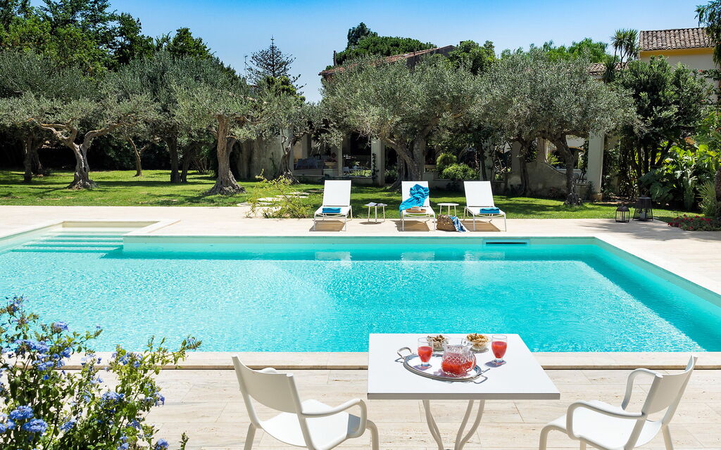 Casa Fiore - Salemi, Sicilia: Autumn, Balcony / Terrace / Patio, Building Exterior, Garden, Outdoor, Pool, Spring, Summer