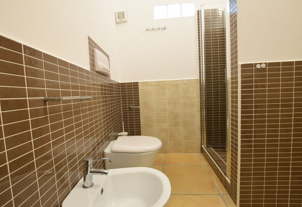 Luisa Apartment In Budoni, Shared Pool: Autunno, Bagno, Estate, Primavera